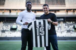Botafogo amplia contrato do zagueiro até 2026: 'Fruto de muito trabalho'