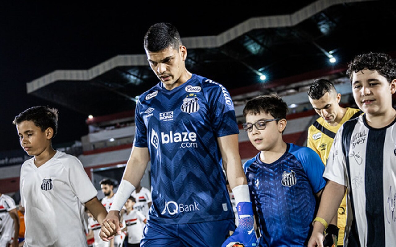 Brazao se tornou pecla chave do Santos na Serie B