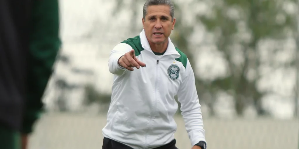 Jorginho confia em acesso do Coritiba mesmo após derrota para o Guarani