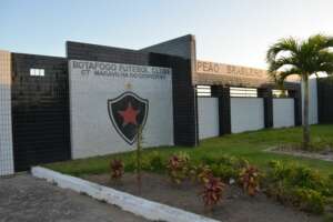 Série C: Torcida derruba portão do CT após derrota do Botafogo-PB