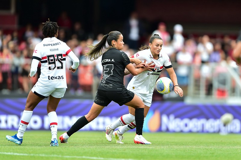 Corinthians bate Sao Paulo e abre vantagem na final 5