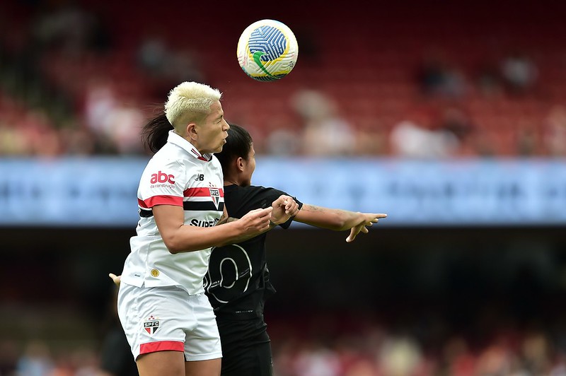 Corinthians bate Sao Paulo e abre vantagem na final 6