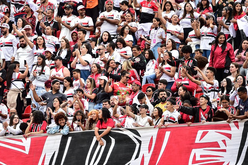 Corinthians bate Sao Paulo e abre vantagem na final 7