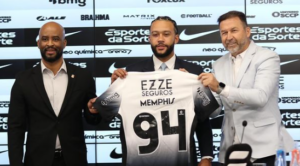 Corinthians erra tempo de contrato de Depay em anúncio do atacante