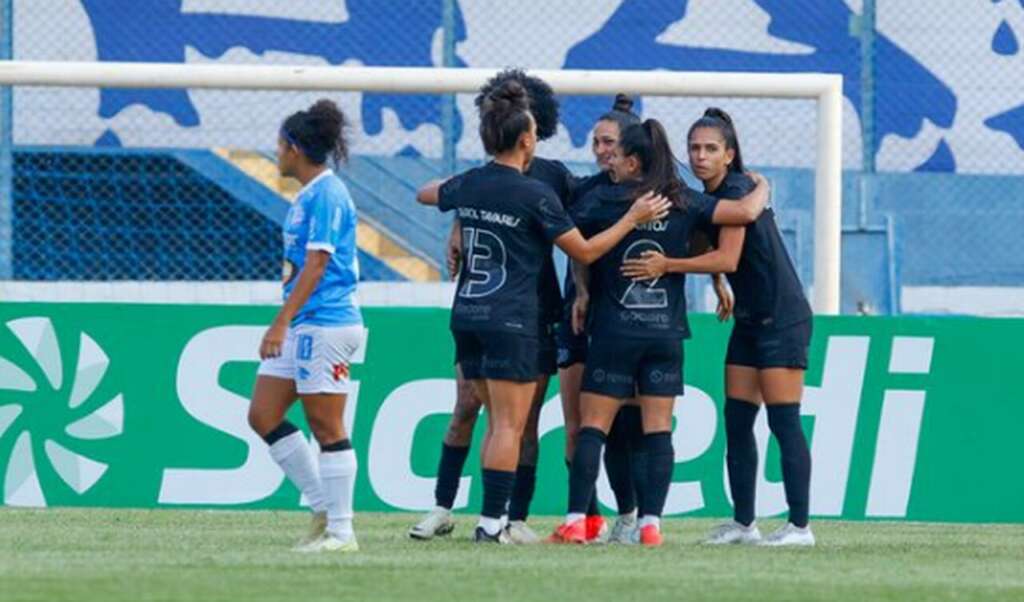 PAULISTA FEMININO: Corinthians garante vaga na semi e Ferroviária goleia