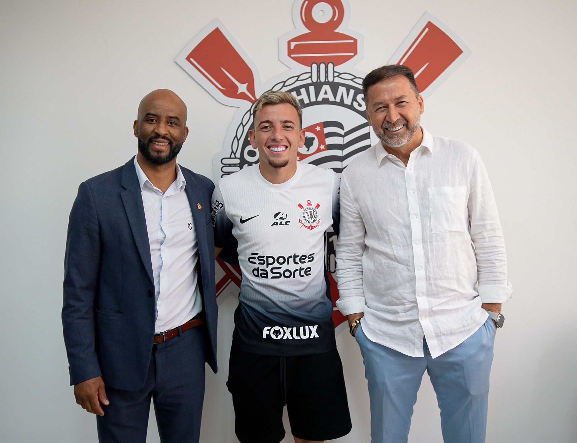 Corinthians renova contrato de volante ate 2028