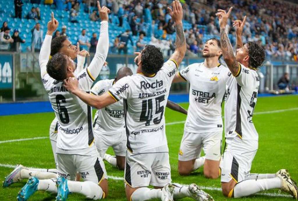 BRASILEIRÃO: Criciúma bate Grêmio em dia de jogos atrasados