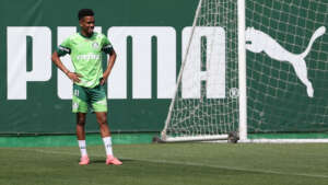 Estêvão volta ao Palmeiras após experiência na seleção e Piquerez celebra recuperação