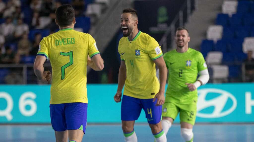 Brasil mostra grande repertório e faz 10 a 0 em Cuba na estreia da Copa do Mundo de Futsal