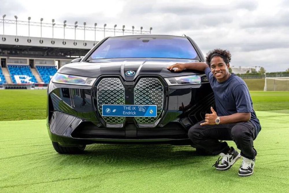 Jogadores do Real Madrid ganham carros como premiacao