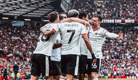 INGLÊS: Liverpool atropela o Manchester United e continua 100%