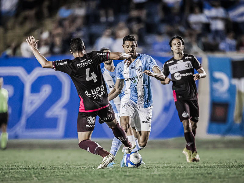 Londrina 3 x 2 Ferroviária - Tubarão vence no fim e tira Locomotiva do G2