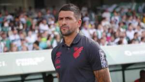 Athletico define substituto de Varini. Veja quem é!