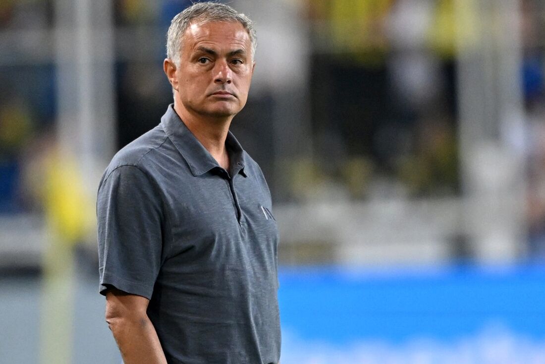 Mourinho é multado na Turquia por não comparecer em coletiva após derrota do Fenerbahçe