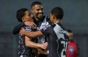 Blog do Ari - Ponte Preta foi buscar empate em Maceió e saiu no lucro