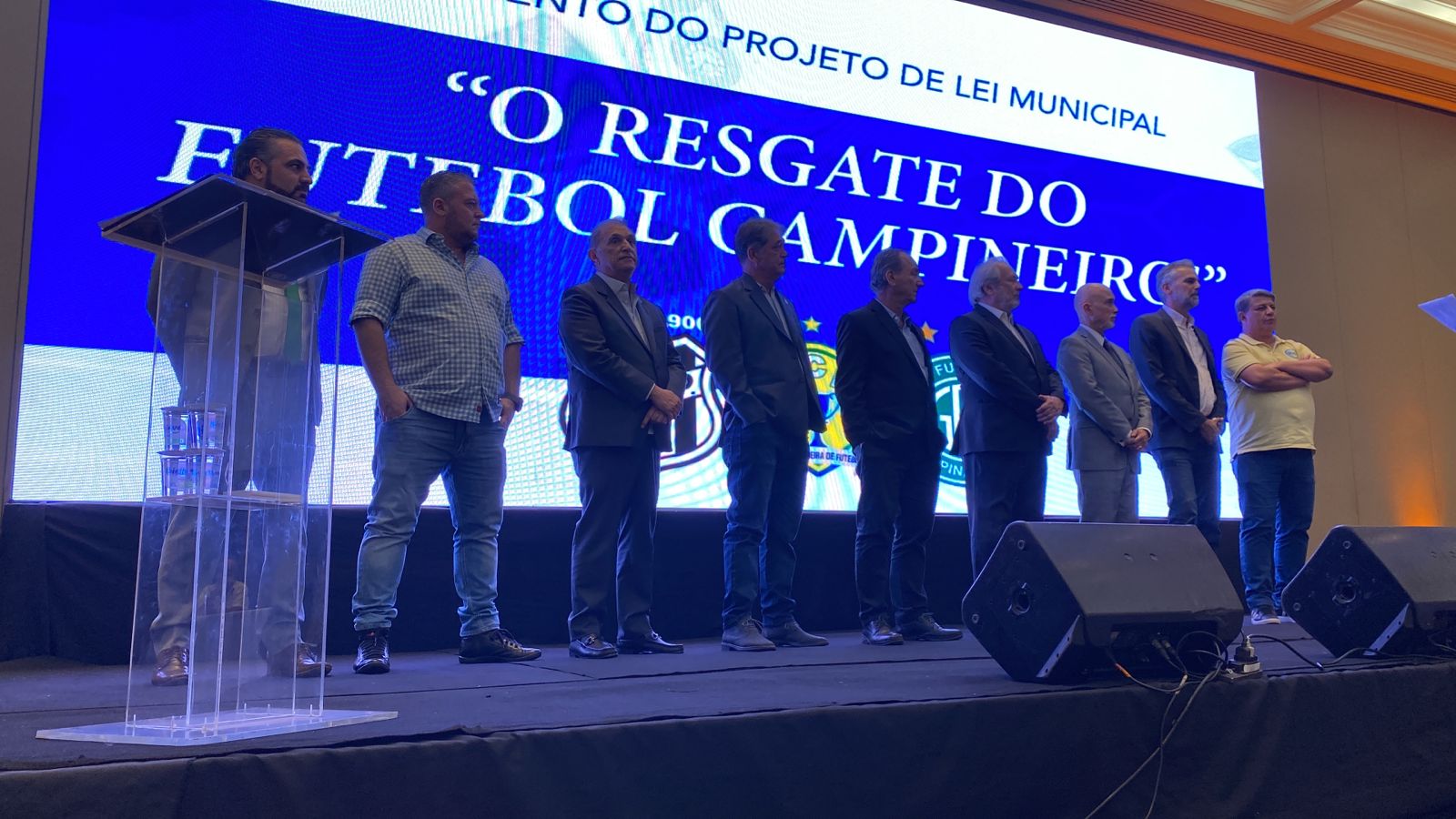 Presidente da Ponte Preta estava ao lado das outras autoridades no evento de lançamento do projeto de lei