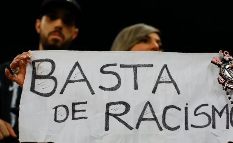 Relatório da Discriminação Racial revela aumento de atos racistas no futebol de 39% em um ano