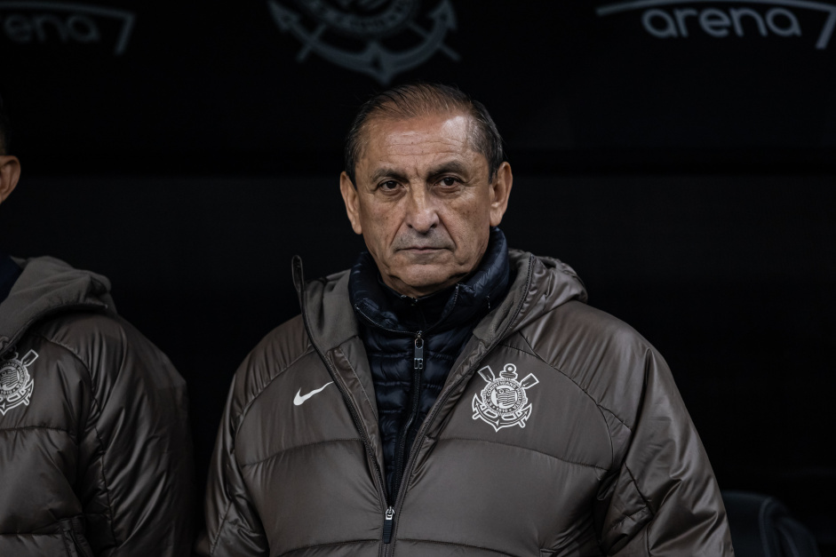 Ramon Diaz celebra vitoria contra o Fortaleza