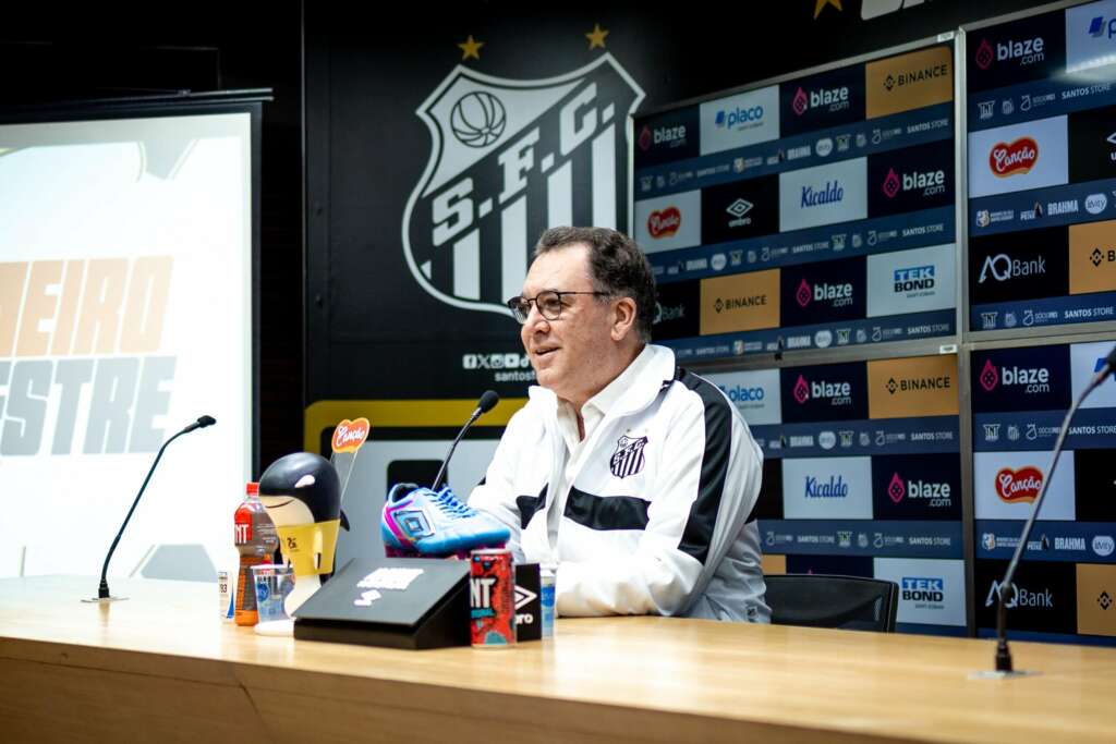 Teixeira despista sobre Carille e se diz ‘esperançoso’ com vitória do Santos sobre América-MG