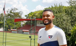 São Paulo renova contrato com zagueiro até o fim de 2026