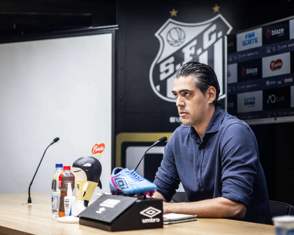Diretor executivo detona futebol do Santos e pressiona Carille