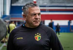Brusque demite treinador após derrota para o Santos
