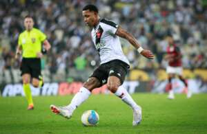 David rompe ligamento e desfalca Vasco por até 10 meses
