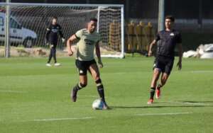 Recuperado, zagueiro reforça o Criciúma contra o Athletico-PR