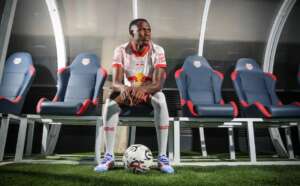 Red Bull Bragantino oficializa zagueiro colombiano e meia ex-Famalicão