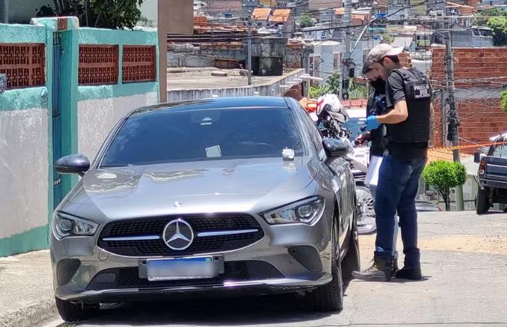 Carro de Marcelinho Carioca foi encontrado abandonado. Foto: Divulgação
