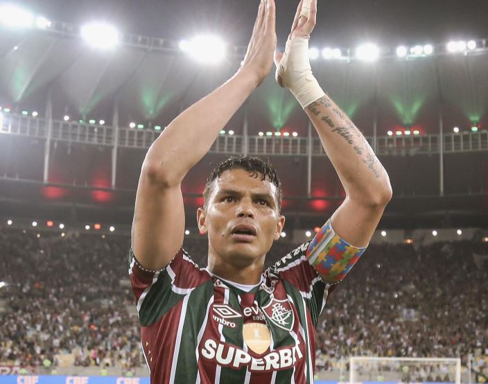 Thiago Silva viaja com o Fluminense