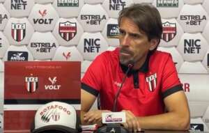 Time paulista demite técnico após maus resultados na Série B e críticas à torcida