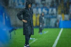 Renato Gaúcho se irrita com críticas no Grêmio: 'Põe o Guardiola aqui'
