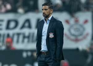 Emiliano Díaz freia empolgação, mas vê Corinthians 'no caminho certo'
