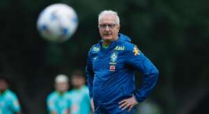 Trio suspeito de espionar treino da seleção brasileira é detido pela PM