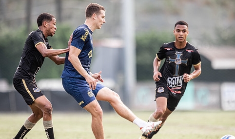 Santos vence jogo treino