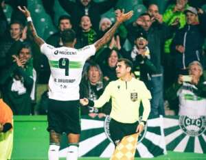 Coritiba 3 x 1 Ceará - Coxa volta a vencer e renova ânimo por G4