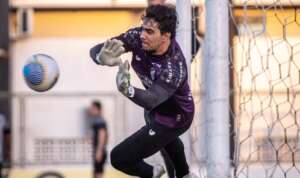 Série B: Richard rompe tendão e não joga mais pelo Ceará em 2024; goleiro é contratado