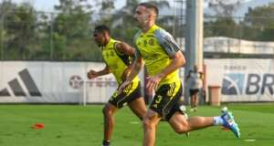 Flamengo poupa time e titulares ficam no Rio treinando com filho de Tite