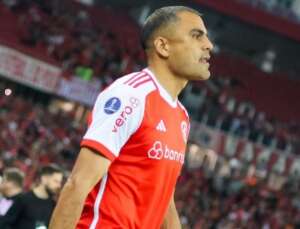 Zagueiro rompe ligamento e não joga mais pelo Internacional em 2024