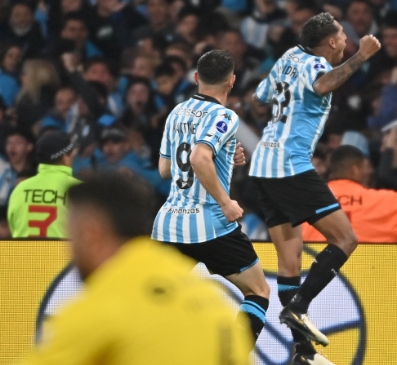 Racing despacha Athletico na Argentina