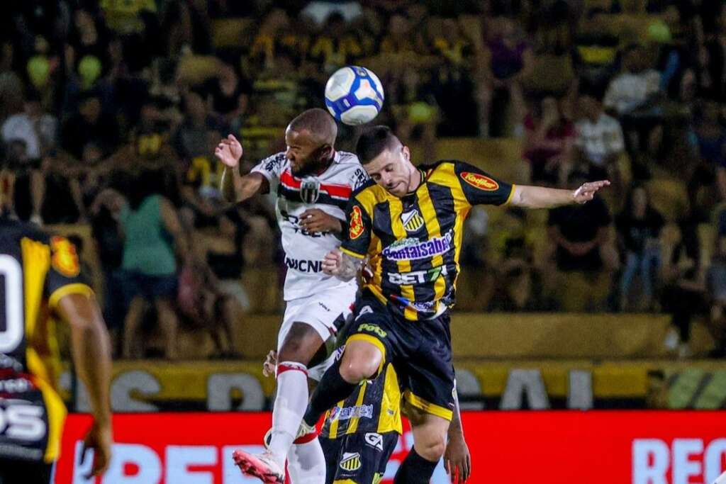 Novorizontino bate Botafogo-SP e mantém liderança da Série B em jogo cheio de expulsões (Foto: Higor Basso/Novorizontino)