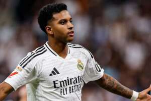 Real Madrid vence Alavés com brilho de brasileiros e diminui distância para o Barcelona