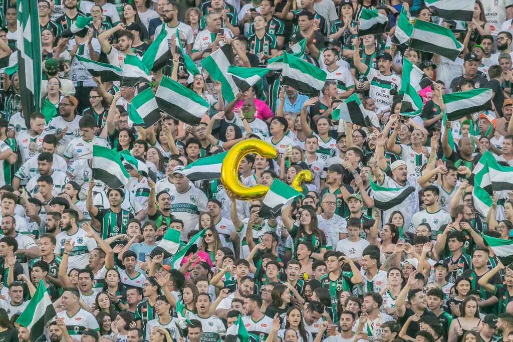 Torcida do Maringá celebra acesso para Série C (Foto: Divulgação/Maringá)