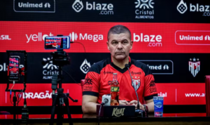 Louzer lamenta derrota do Atlético-GO para o Vitória: ‘dolorido’