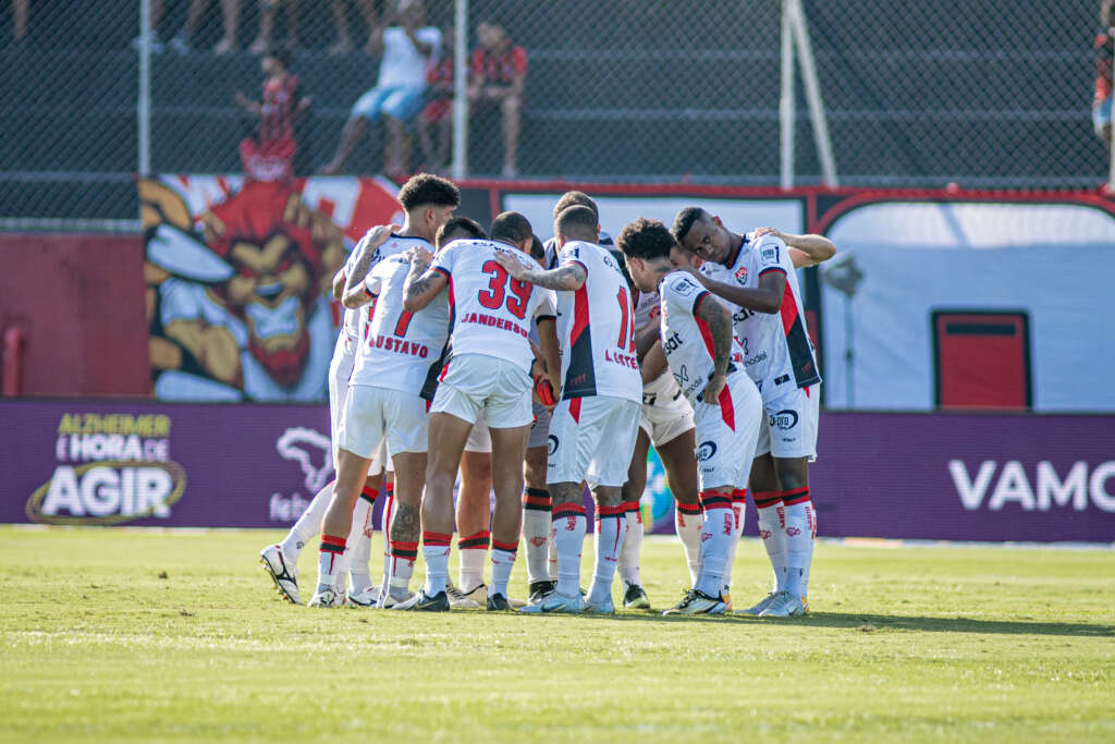 Zagueiro do Vitória destaca segundo triunfo seguido no Brasileirão: "Estamos no caminho certo" (Foto: Victor Ferreira/EC Vitória)