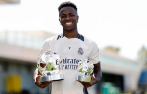 Liga dos Campeões: Vinicius Júnior recebe prêmio de melhor jogador da temporada 2023/24