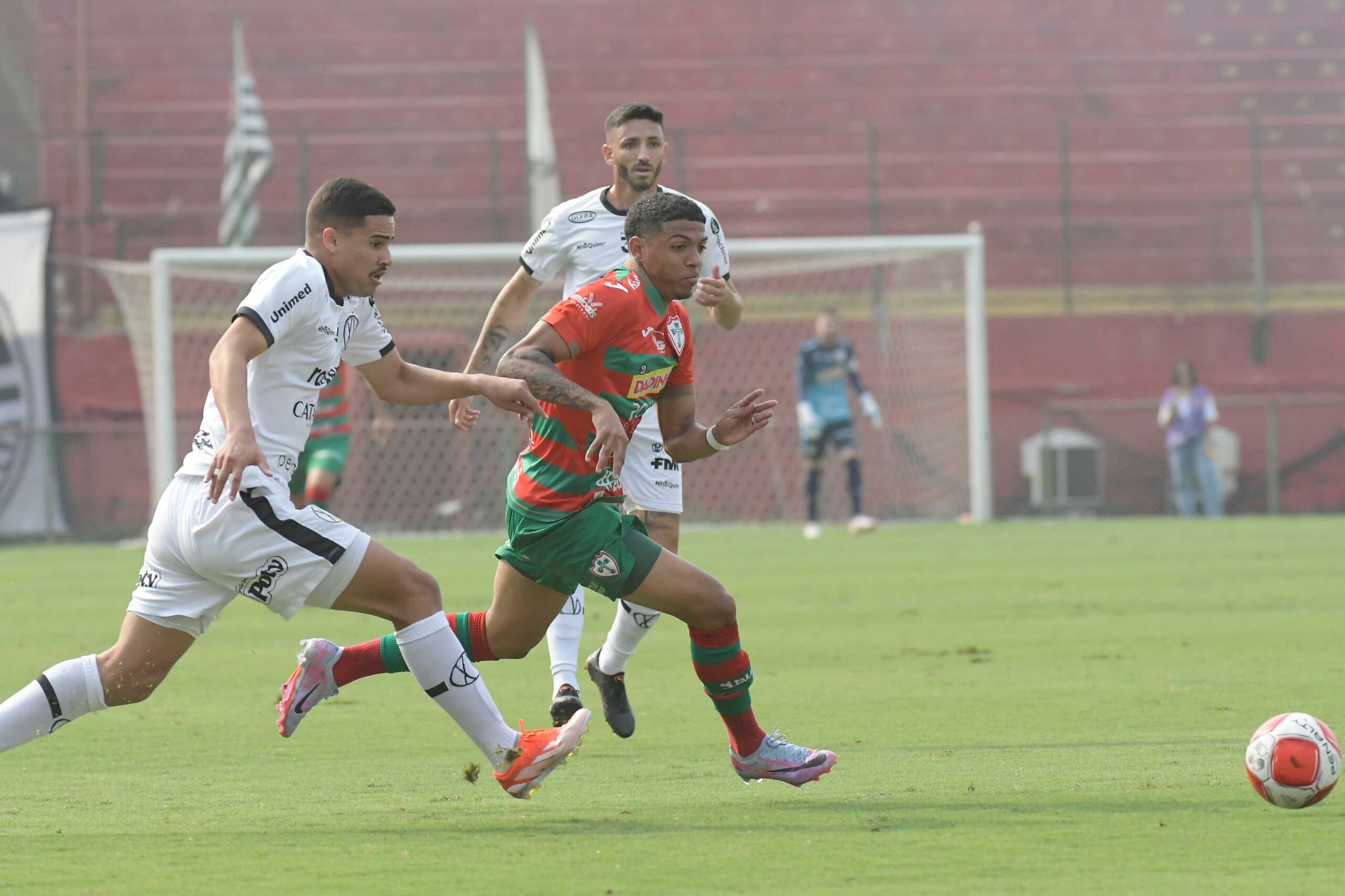 Portuguesa e Votuporanguense abrem vantagem nas quartas de final da Copa Paulista