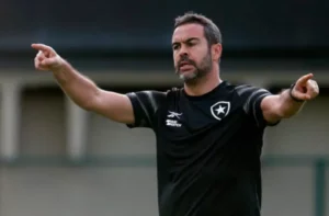 Artur Jorge vai usar Data Fifa para 'relaxar' e exalta time: 'Botafogo não cansa de ganhar'