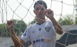 Copa Paulista: Destaque do EC São Bernardo assina primeiro contrato profissional
